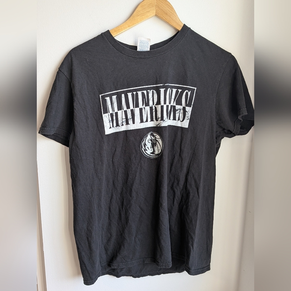 Mavericks Nowitzki 41 Black And White Black Graphic T-Shirt Size Large